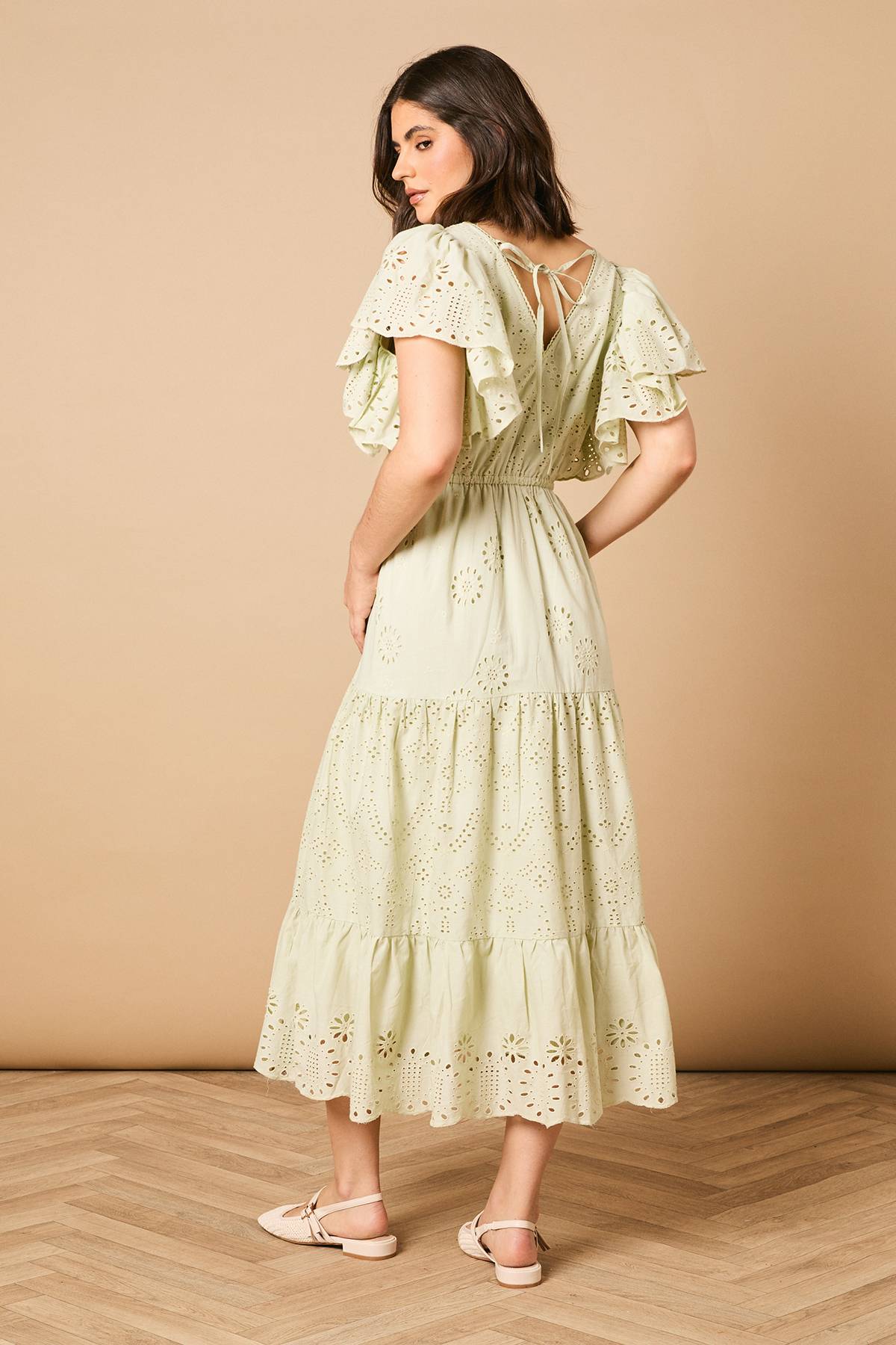 Oasis Robe Maxi à Broderie Anglaise Col V et Manches Papillon