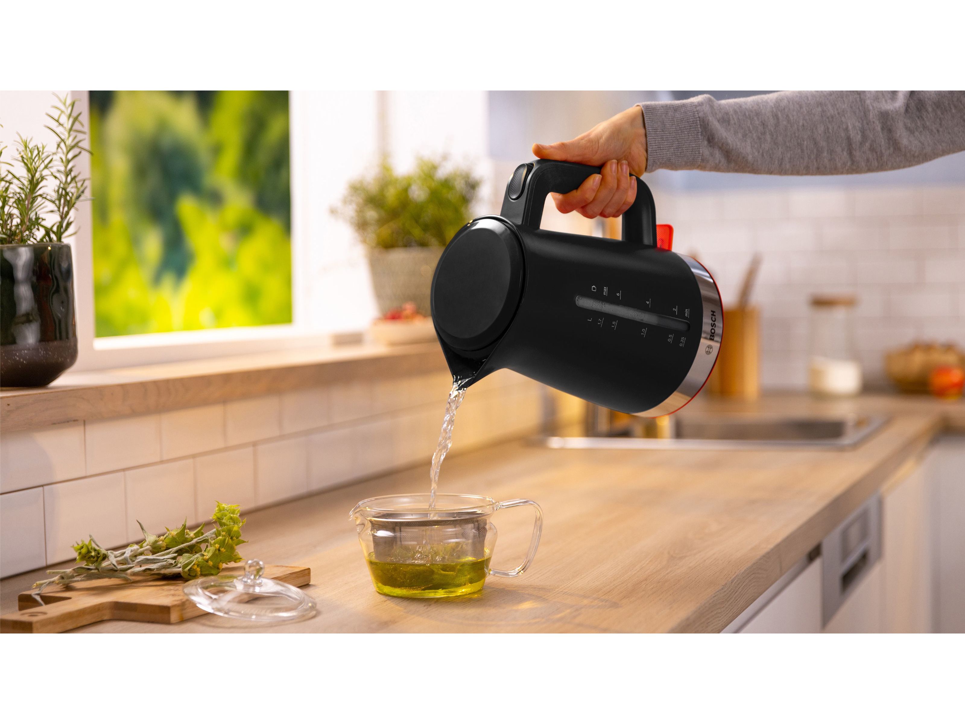 JARRO ELÉTRICO BOSCH TWK4M223 PRETO MYMOMENT 2400W