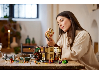 LEGO Disney Hocus Pocus: het huisje van de Sanderson-zussen (21341)