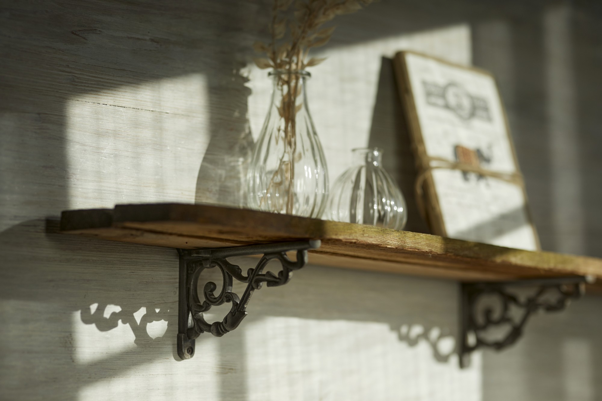 Regalwinkel aus Gusseisen, schwarz, T 16 cm, H 10 cm, B 2 cm von fischer's lagerhaus