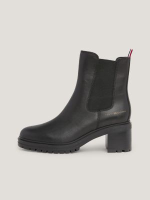 Botas de couro com salto médio e travas essenciais