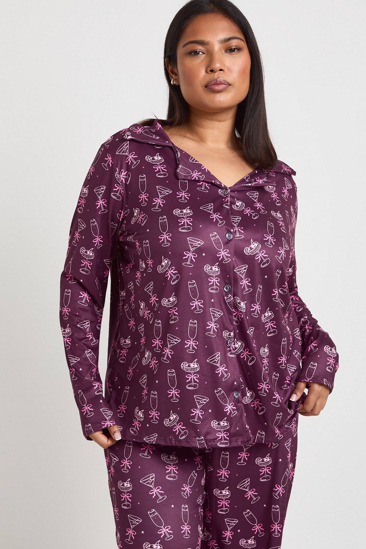 boohoo Ensemble Pyjama Grande Taille Imprimé Nœuds et Cocktails Chemise Manches Longues & Pantalon
