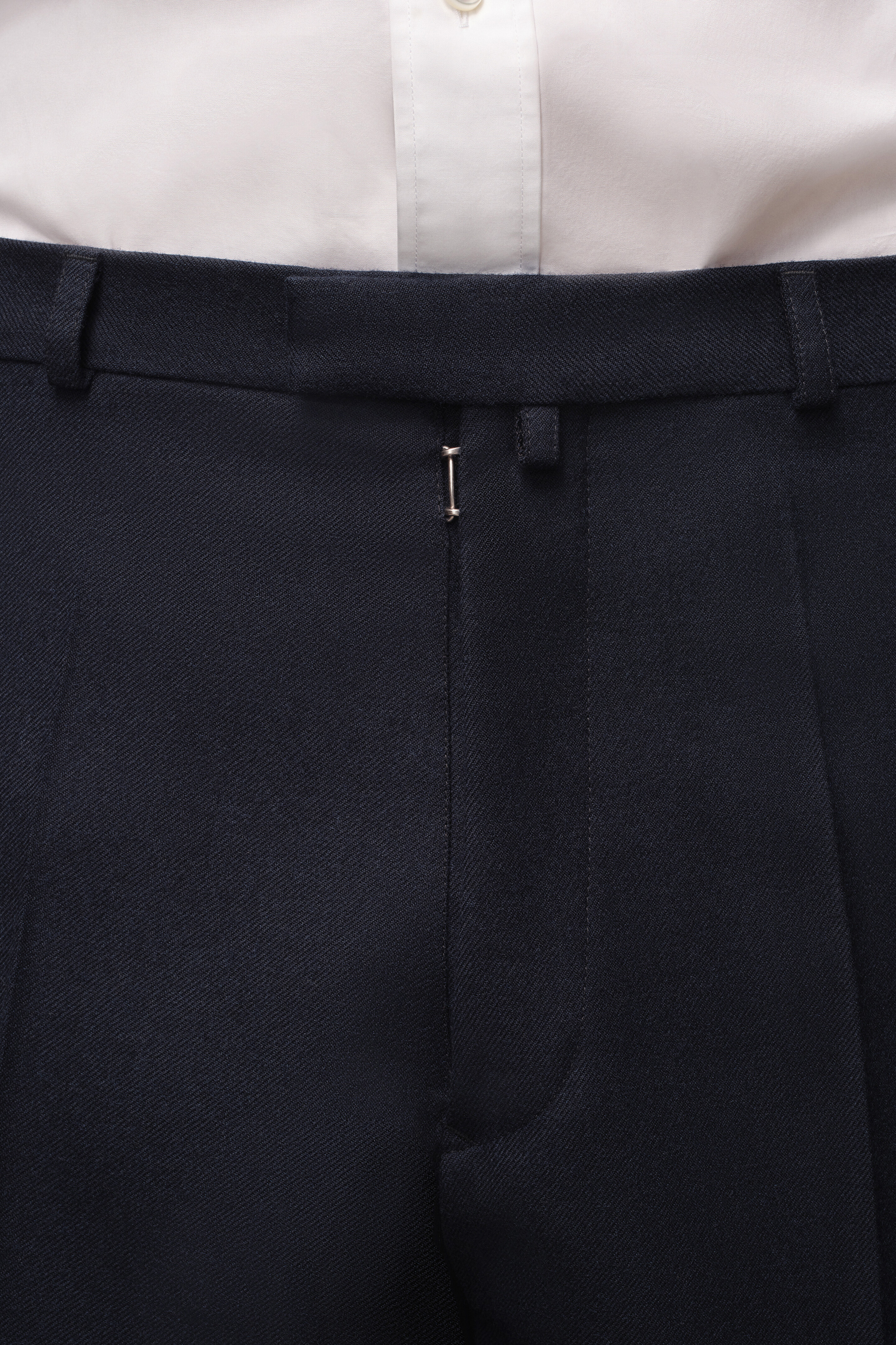 Pantalon plissé en sergé de laine
