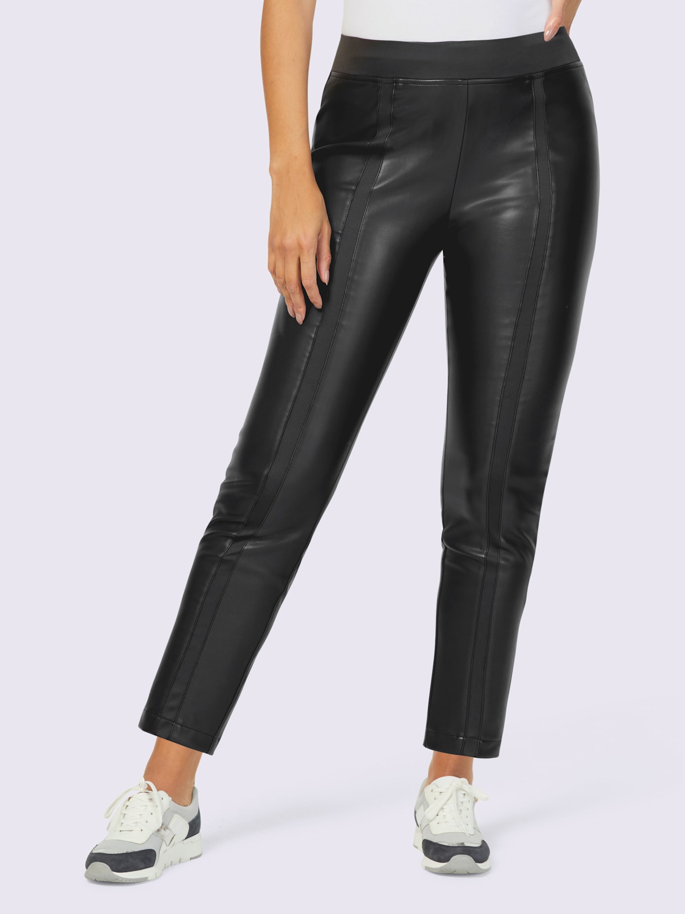 Pantalon en imitation cuir matière synthétique facile à entretenir
