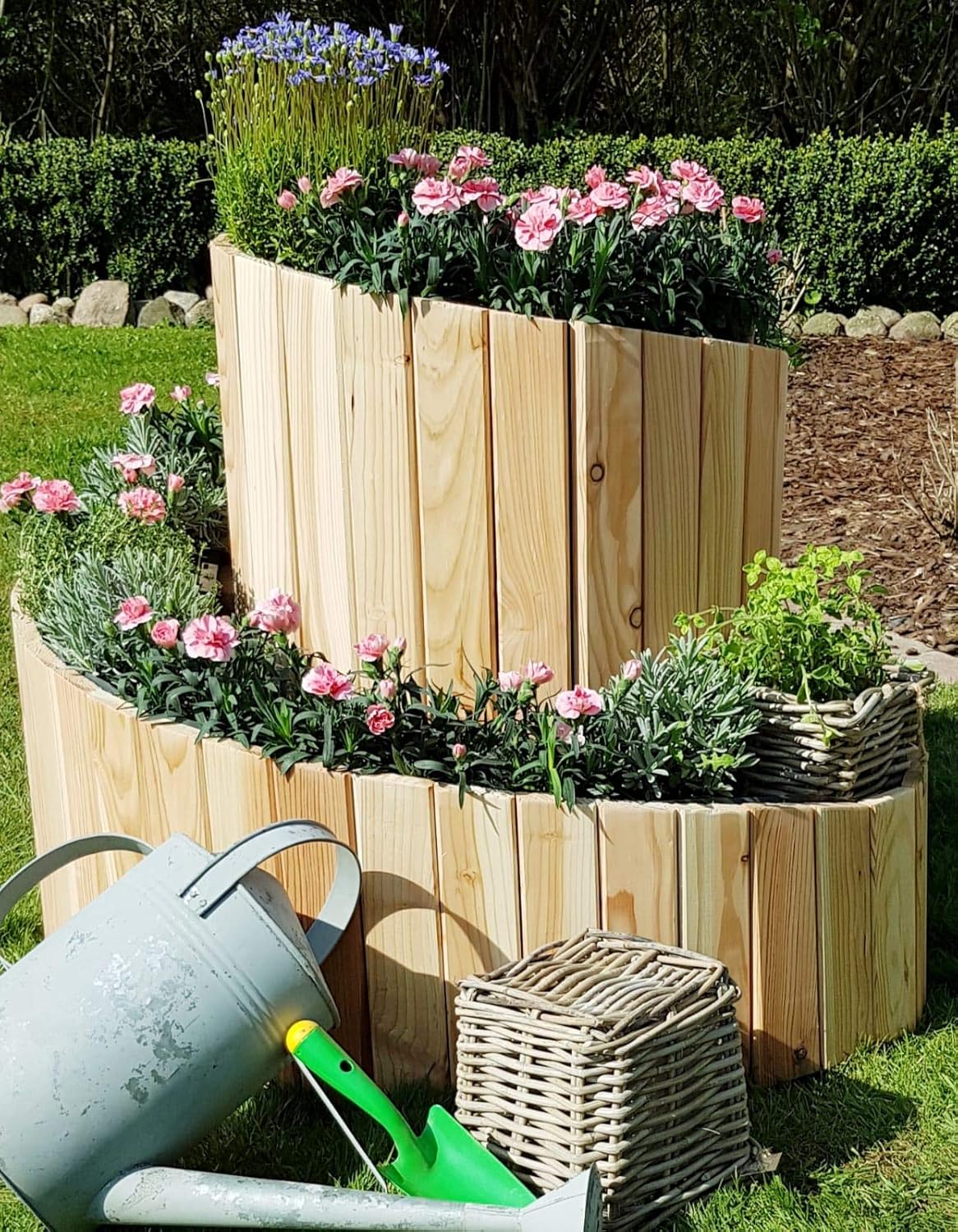 Koll Living Garden Kräuterspirale aus Lärche - Durchmesser 75-100 cm x H 24-74 cm - die Kräuterschnecke ist auch als Blumenbeet nutzbar