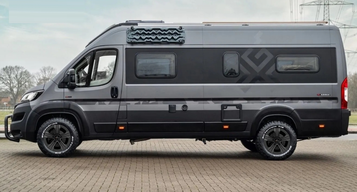 Ramto  VAN#01 Schwarz Poliert Maxi 18 Zoll: TF-18R