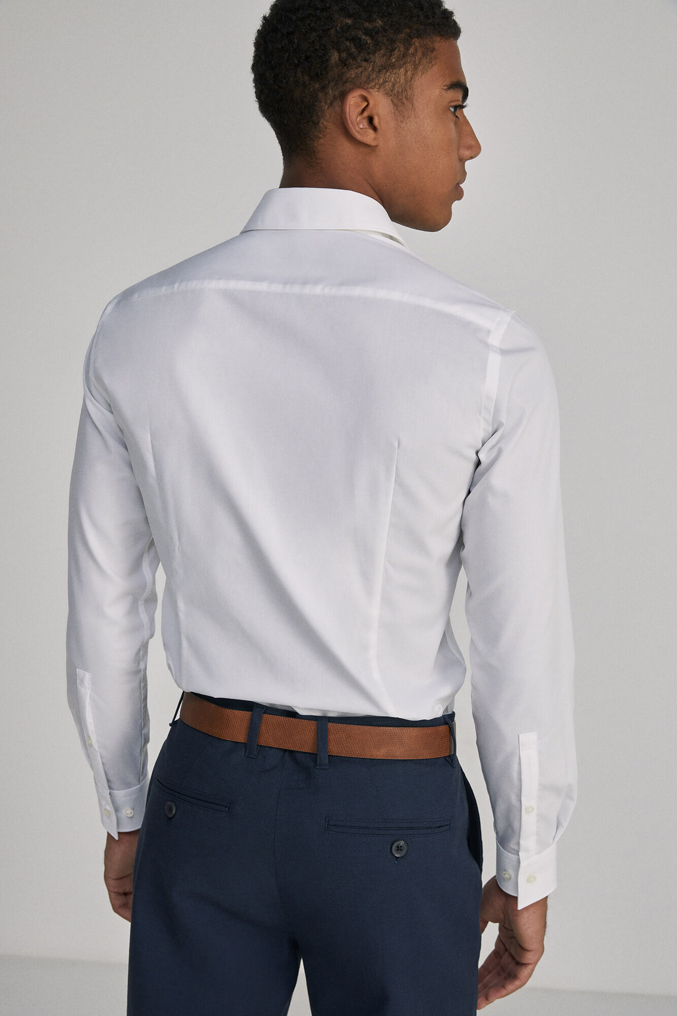 Camisa versátil para qualquer ocasião - branca