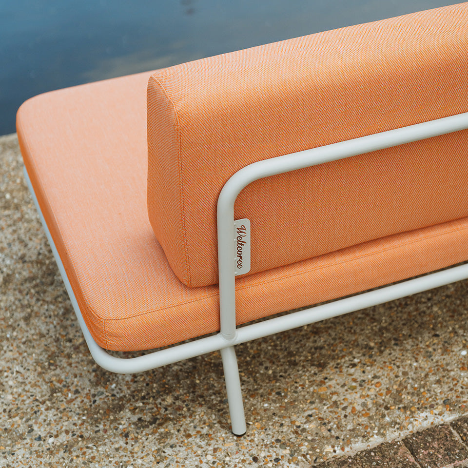 Sofabed slaapbank loungebank faded orange