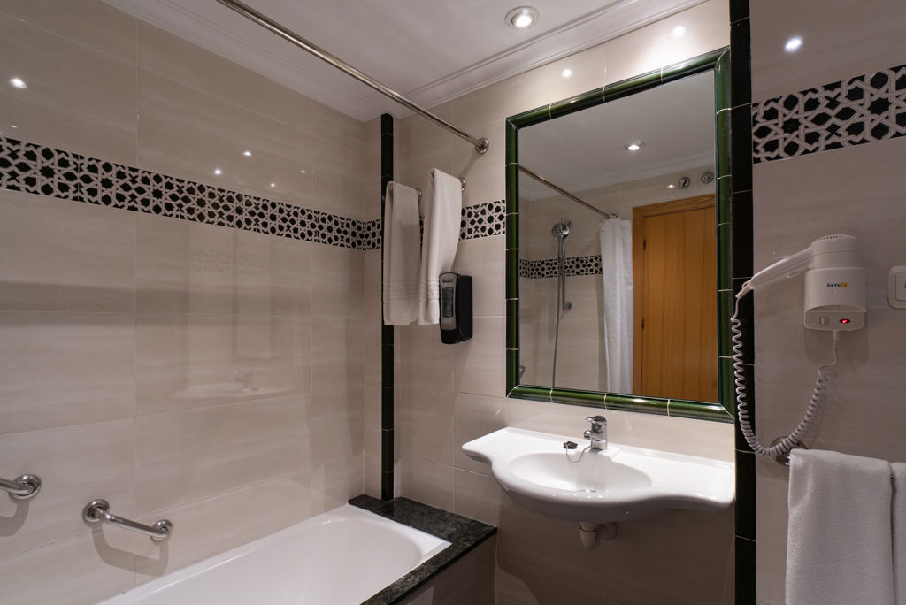 Apartamentos Bajondillo Logies - Appartement