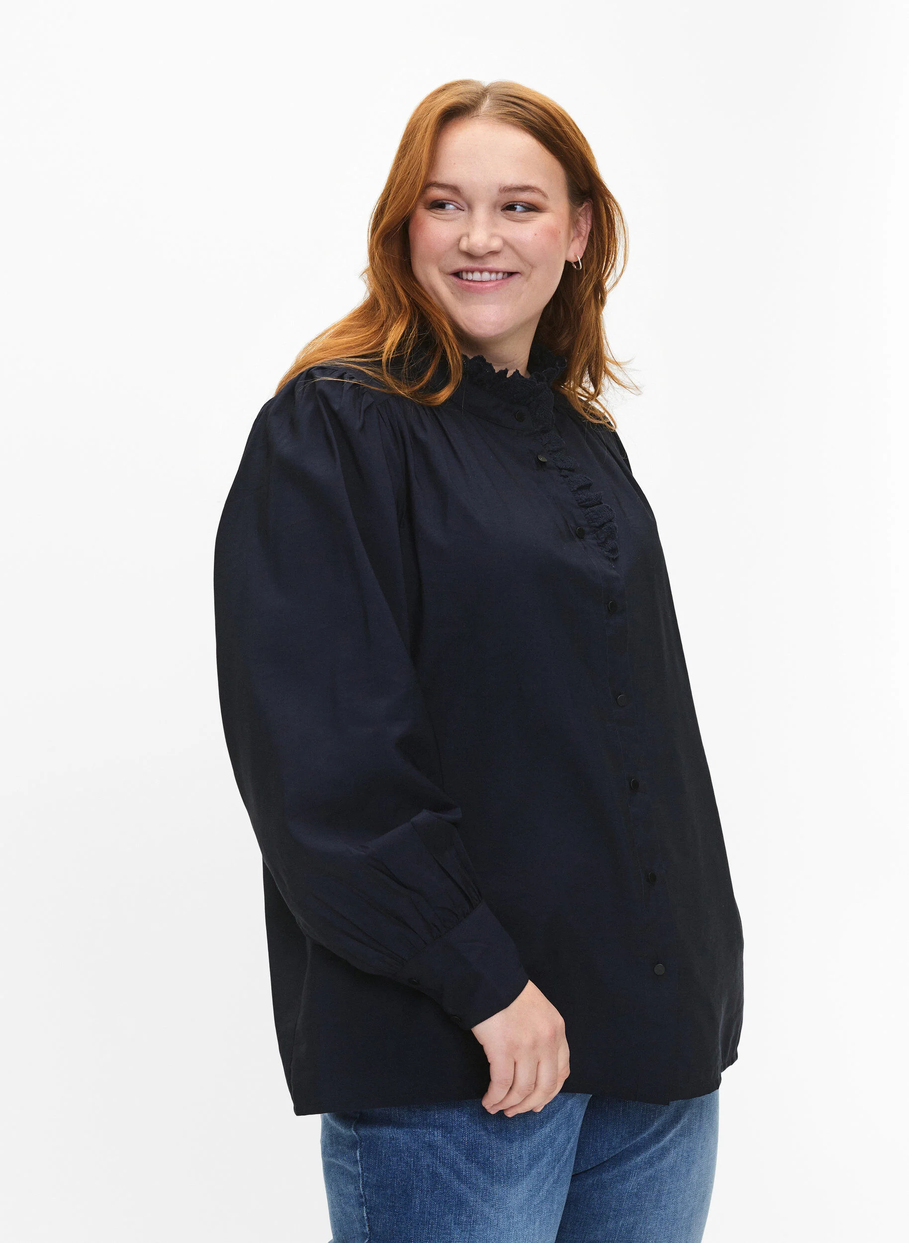 Skjortebluse i viskose med flæser
