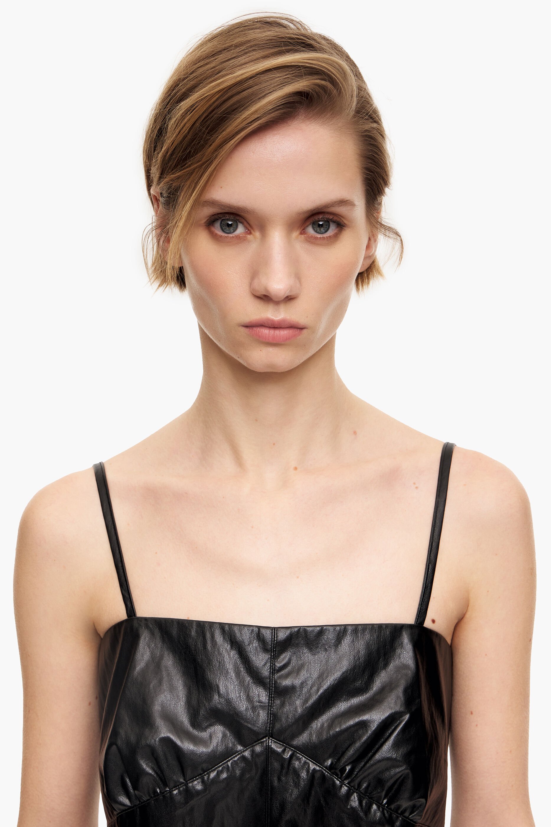 Vestido preto curto em formato A