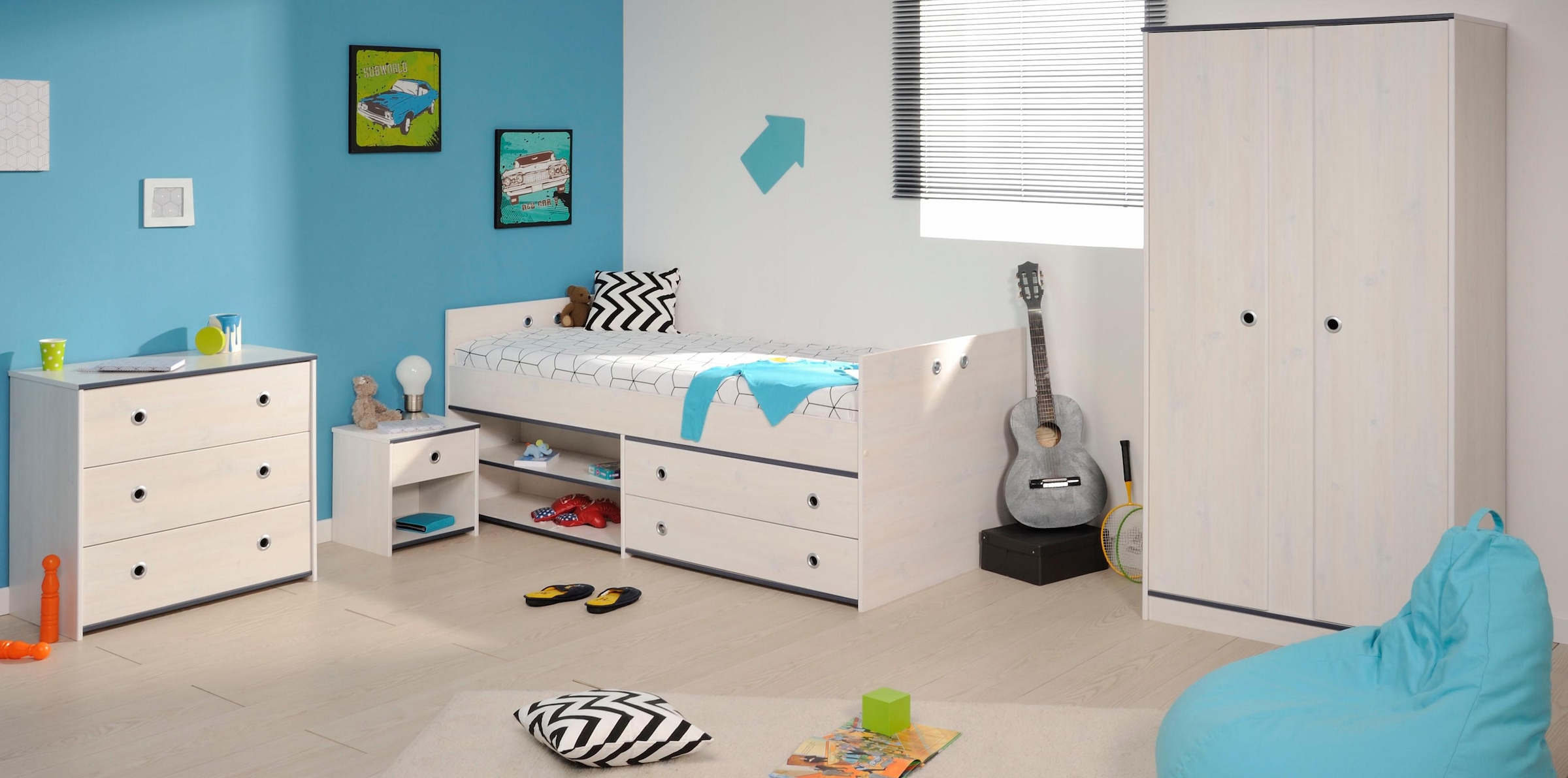 Parisot Jugendzimmer-Set »Smoozy« Set, Stauraumbett, Nachttisch, Kleiderschrank und Schubkastenkommode, 4 Stk. tlg.