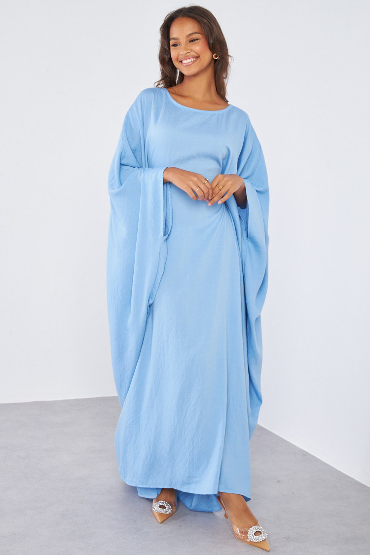 Robe longue bleue large manches chauve-souris