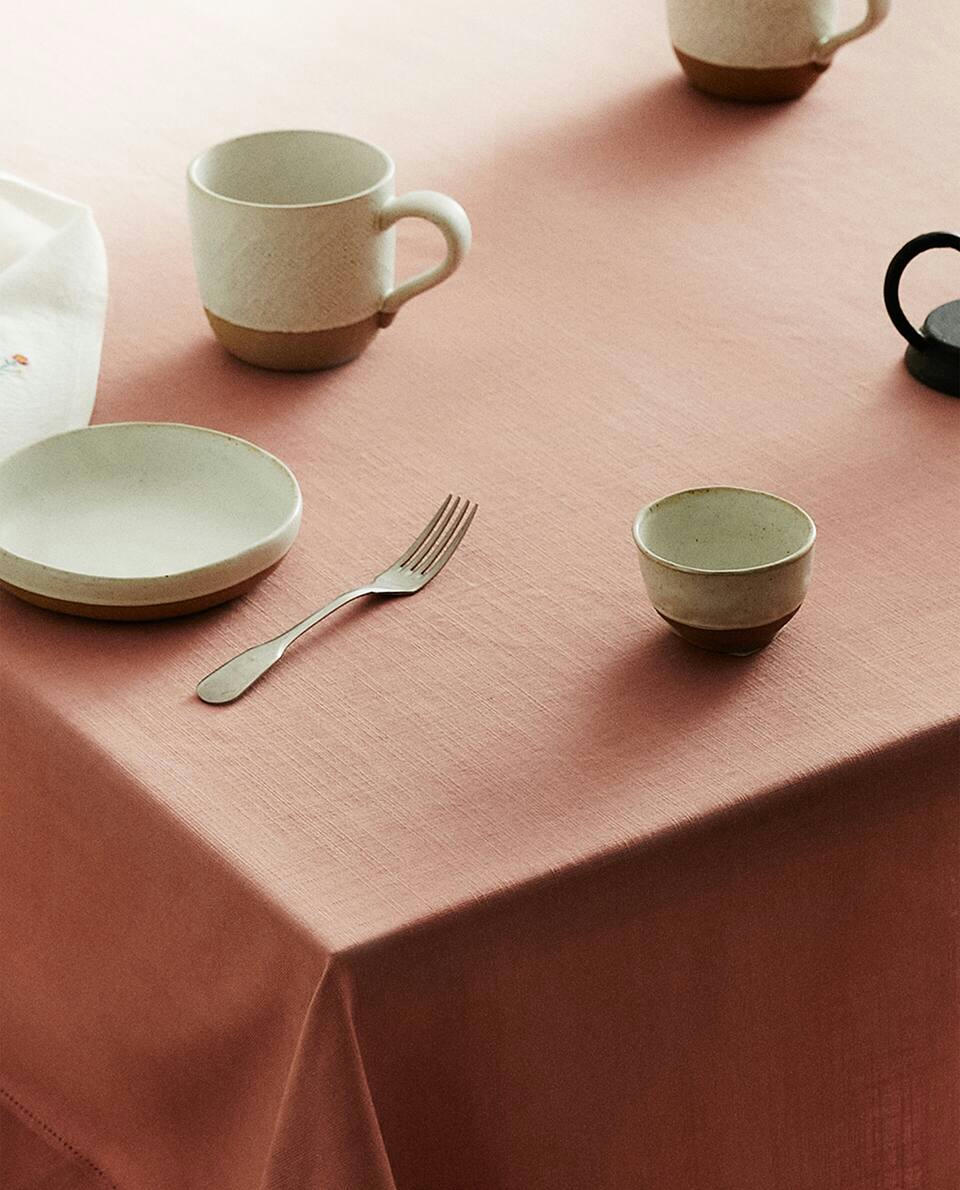 TOALHA DE MESA COM BUNDAS