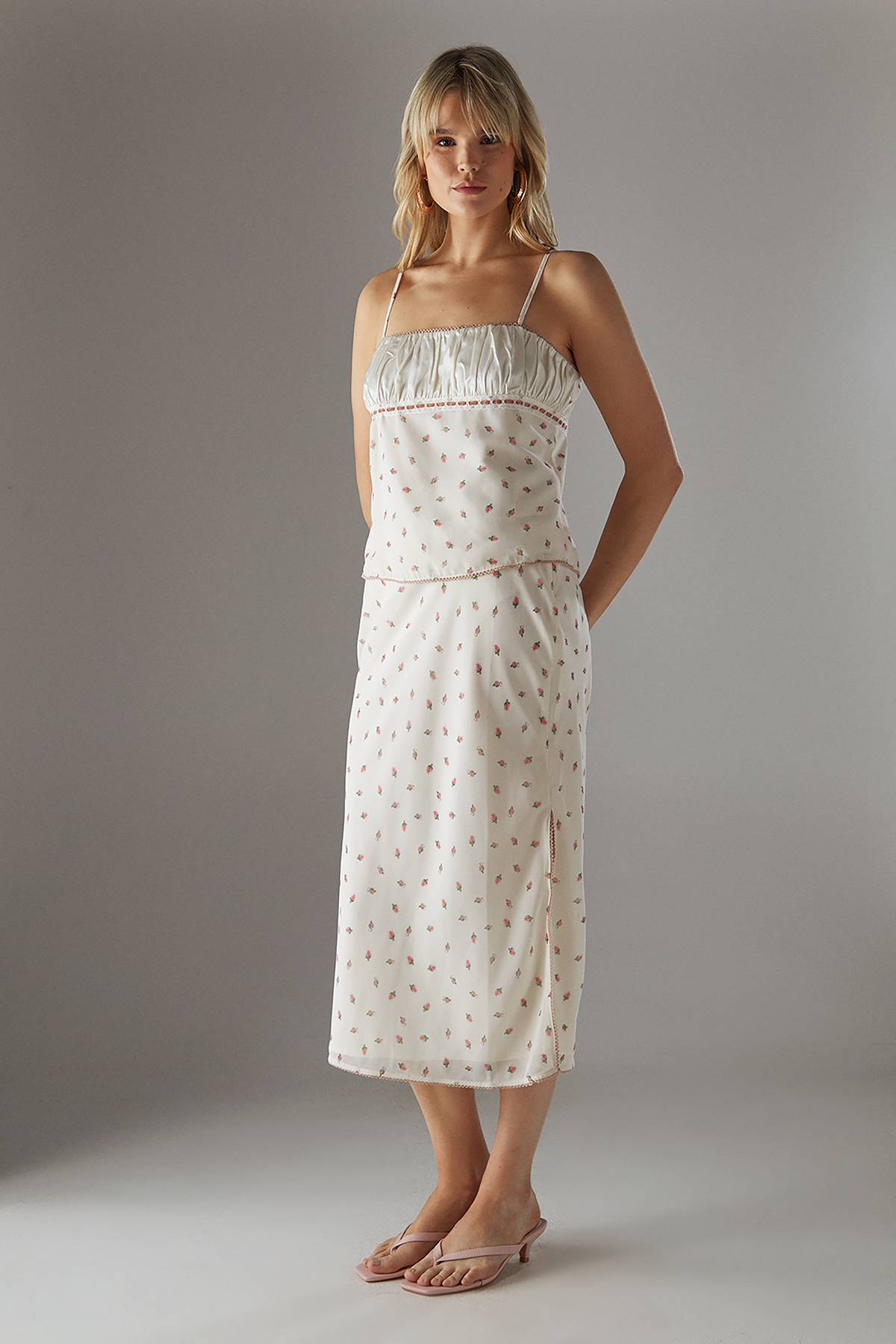 Warehouse Haut Bustier Froncé à Bretelles avec Finitions en Dentelle Style Fermière