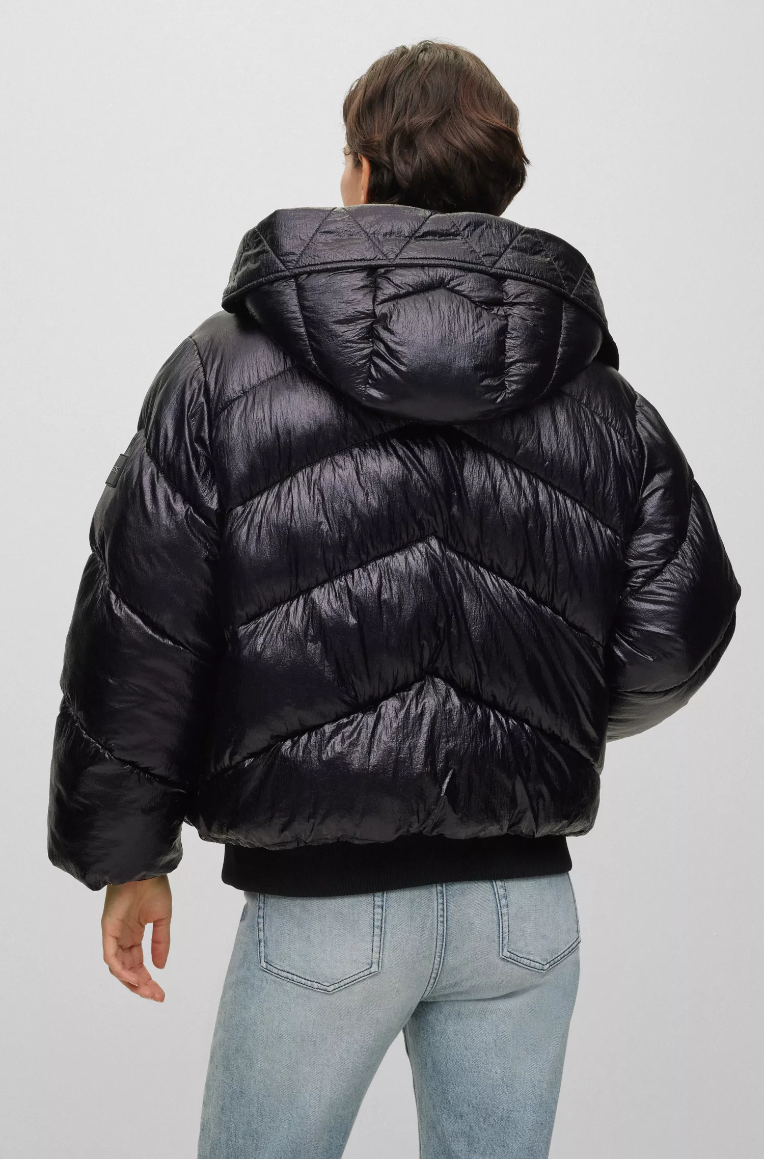 Jaqueta puffer com capuz BOSS laranja com efeito metálico