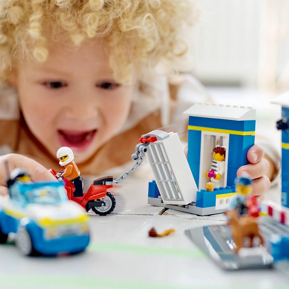 LEGO®CITY 60370 - LA COURSE-POURSUITE AU POSTE DE POLICE