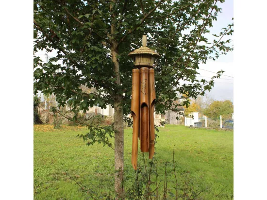 Carillon en bois avec cabane