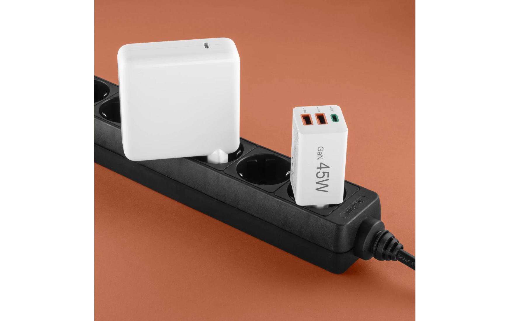 USB-Wandladegerät Gan charger 2x USB-A USB-C 45 W WeissSchnellladegerät mit 1x USB-C und 2x USB-A