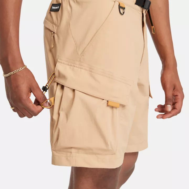 Short coupe-vent extensible à séchage rapide pour homme en jaune