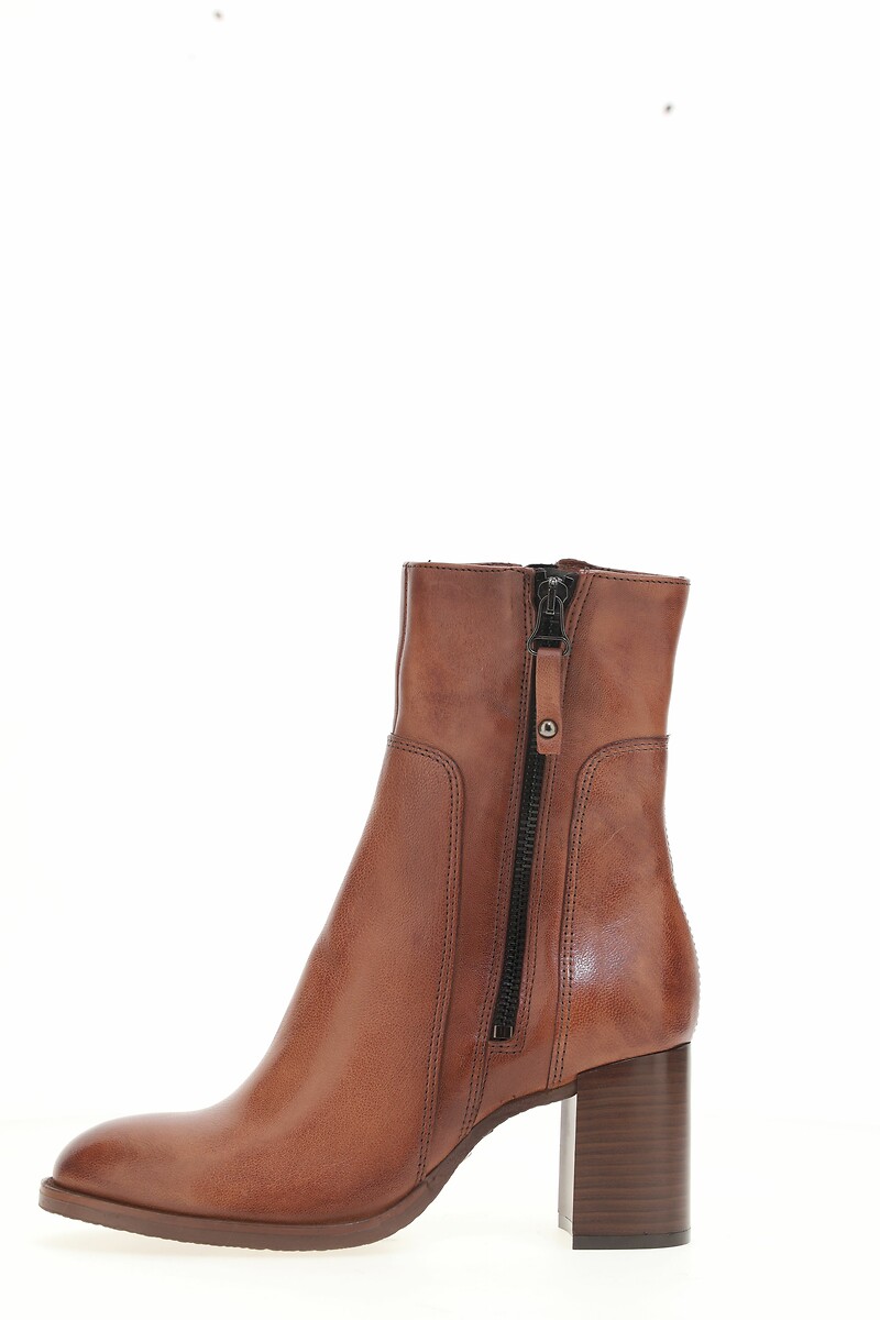 MJUS<br>Botas de cano curto em couro ultramacio