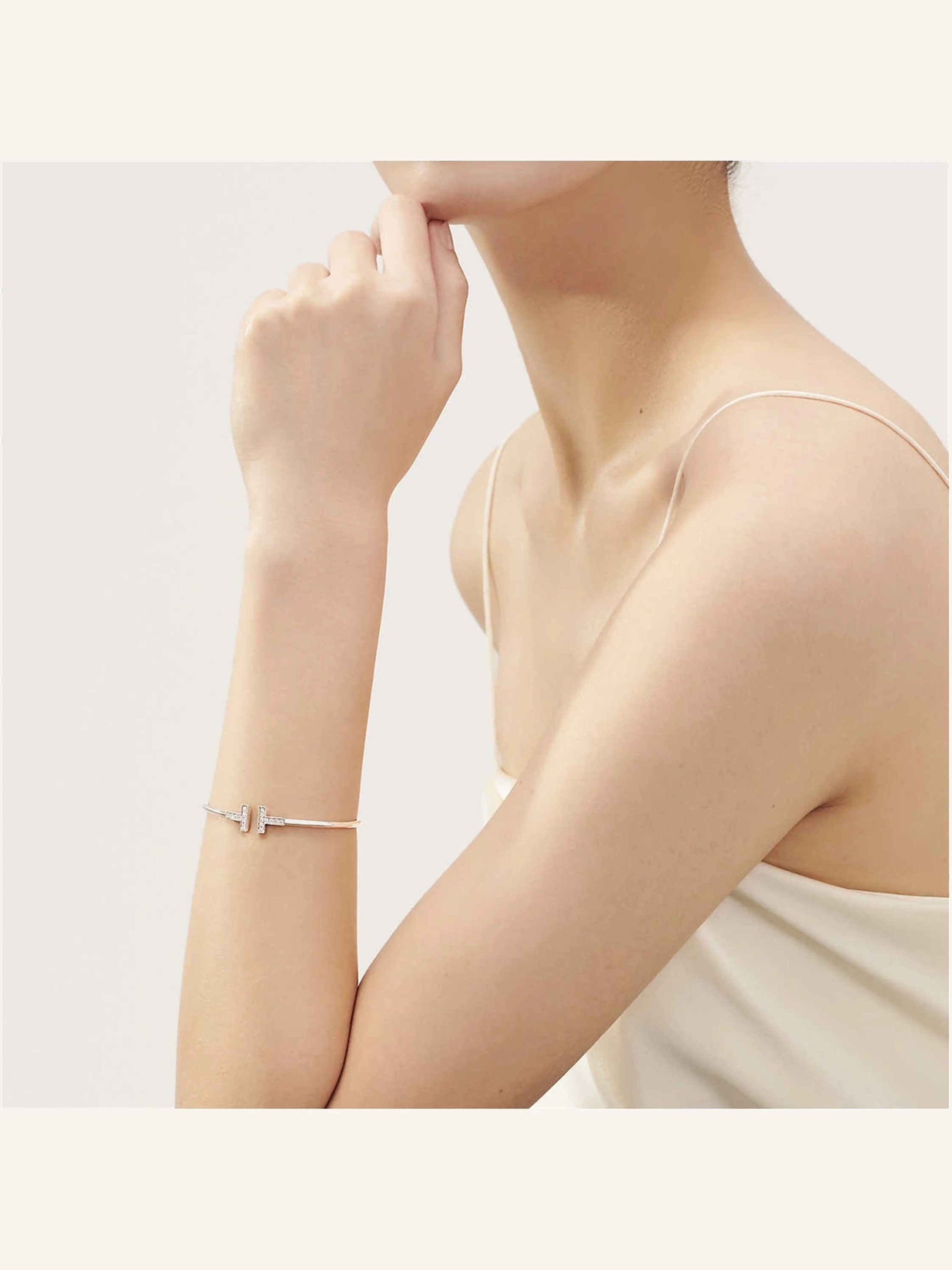 TIFFANY & Co. Tiffany T Wire ARMREIF aus 18 Karat Weißgold mit Diamanten