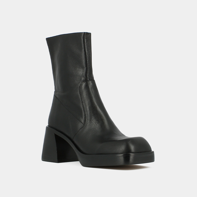 Boots à bouts carrés et talons épais  en cuir noir