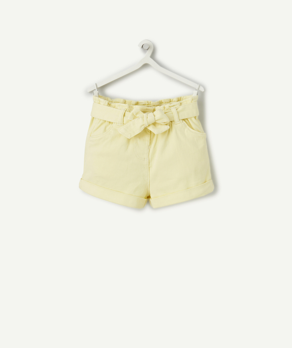 short droit bébé fille en fibres recyclées jaune avec ceinture