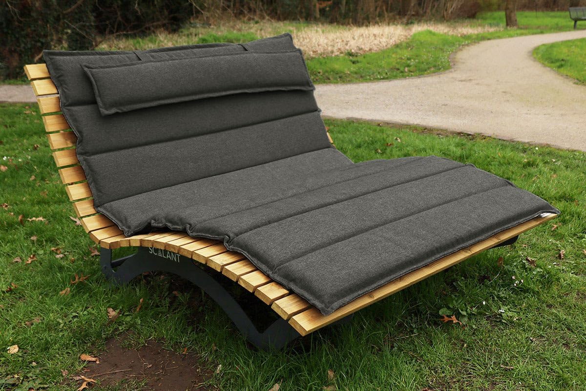 Waldsofa Premium mit Auflage + Kissen, Lärche, für 2-3 Personen, Sonnenliege, Außenliege, Wellenliege, Relaxliege, Holzliege für den Garten, KTL beschichtet