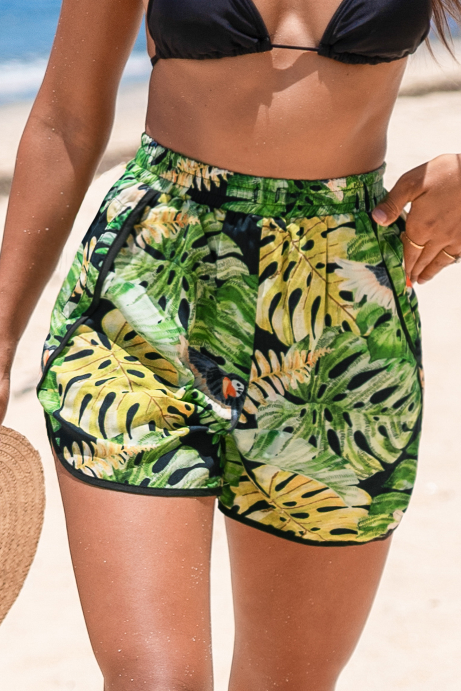 Short avec jambe droite et cordon de serrage à la taille tropical