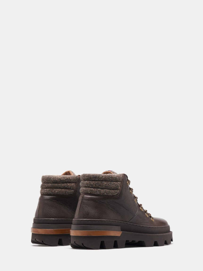Botas montanha em pele com cordões