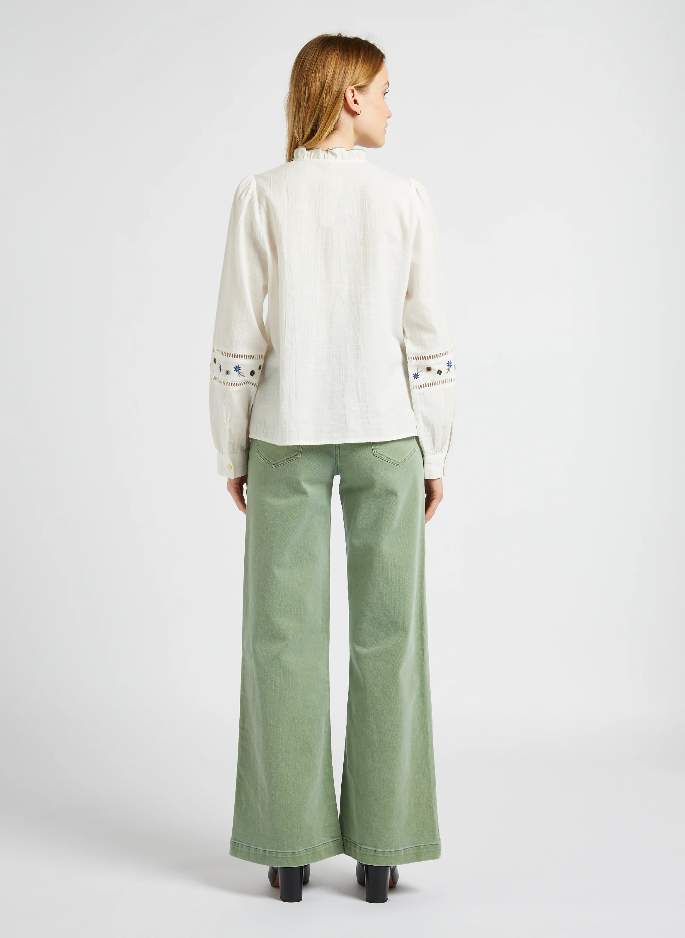 Chemise droite col victorien en coton brodé | Blanc