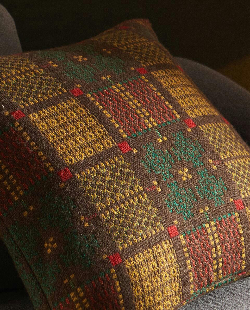 CAPA DE ALMOFADA EM LÃ JACQUARD MULTICOLORIDA