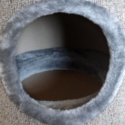 Casinha cinza para gatos com poste para arranhar