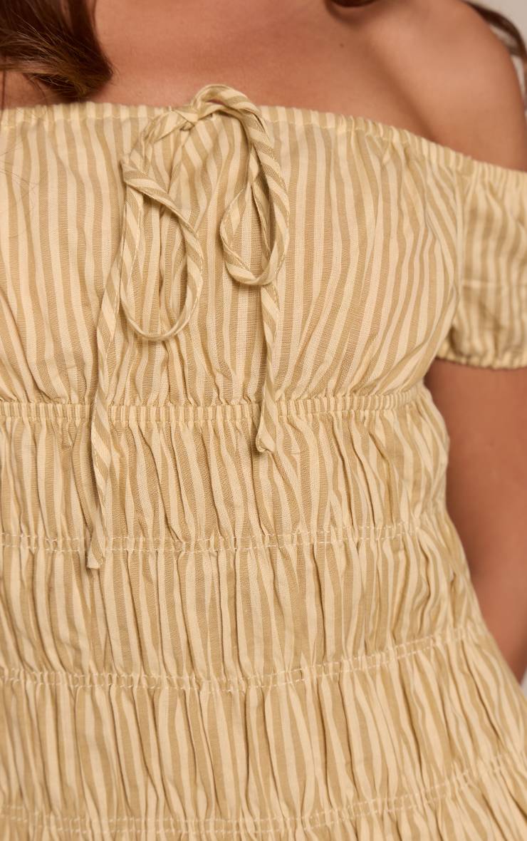 Moutarde Robe Droite Froncée À Rayures Fines Et Encolure Bardot