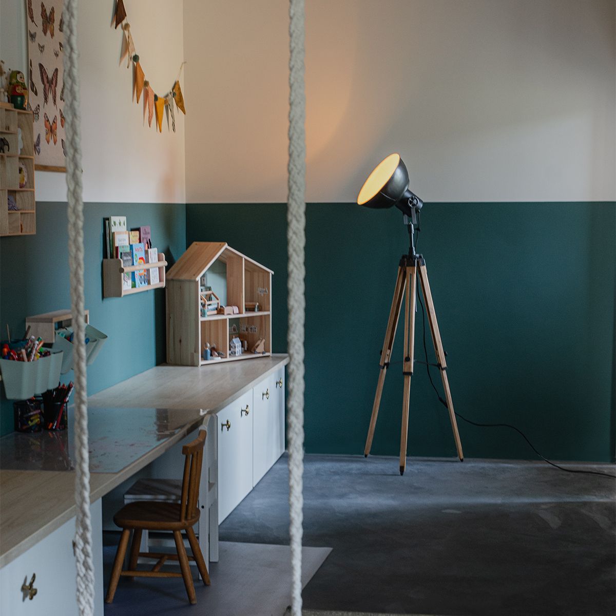 Industriële tripod vloerlamp zwart met hout - Mangoes