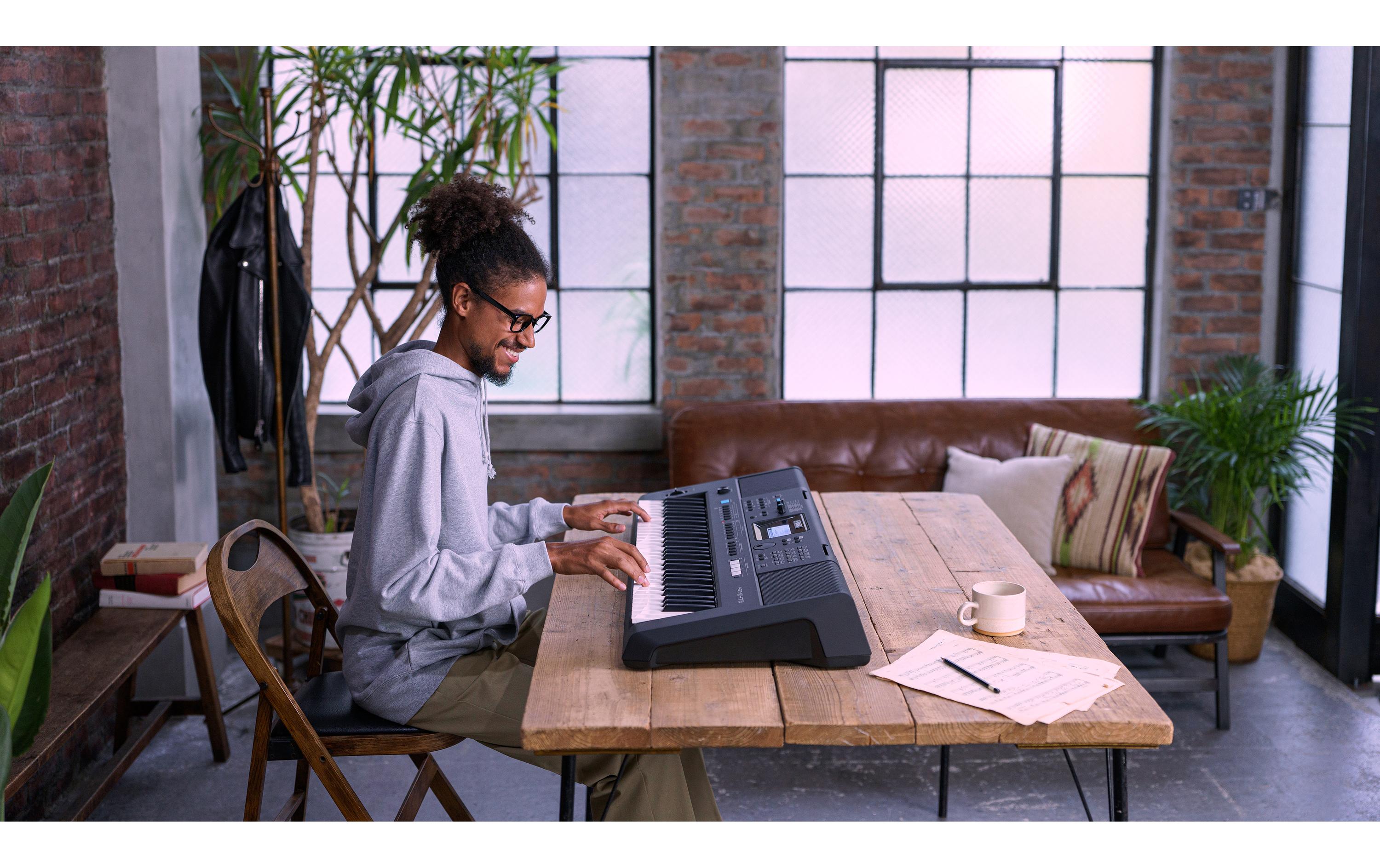 Keyboard PSR-E473<br>Portables Keyboard mit Anschlagdynamik