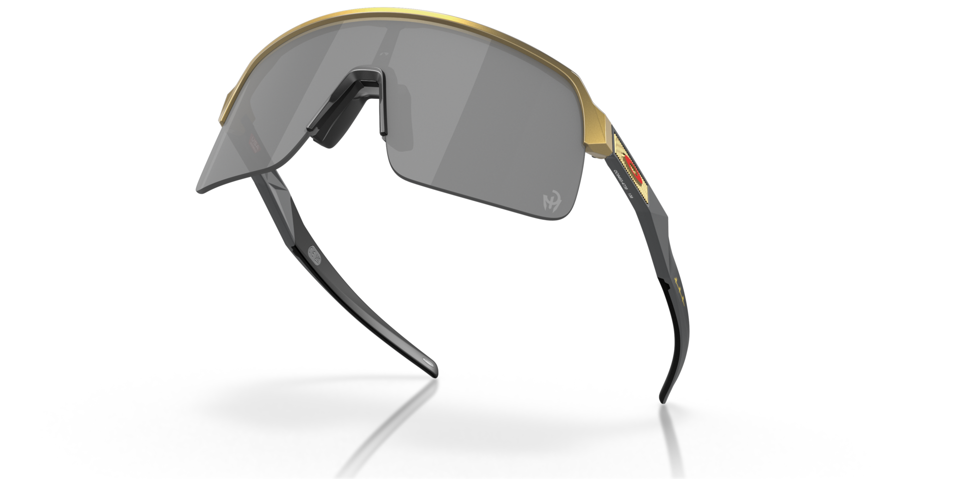 Oakley Sutro Lite PM Gold w/Prizm Black Gir syklister en modig og allsidig stil som passer både på og av sykkelen