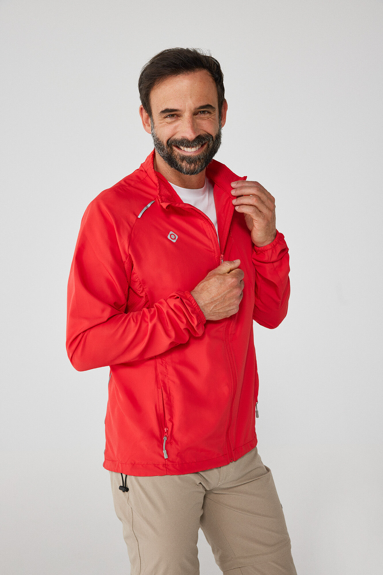 Jaqueta leve e funcional para corrida e trekking - Vermelha