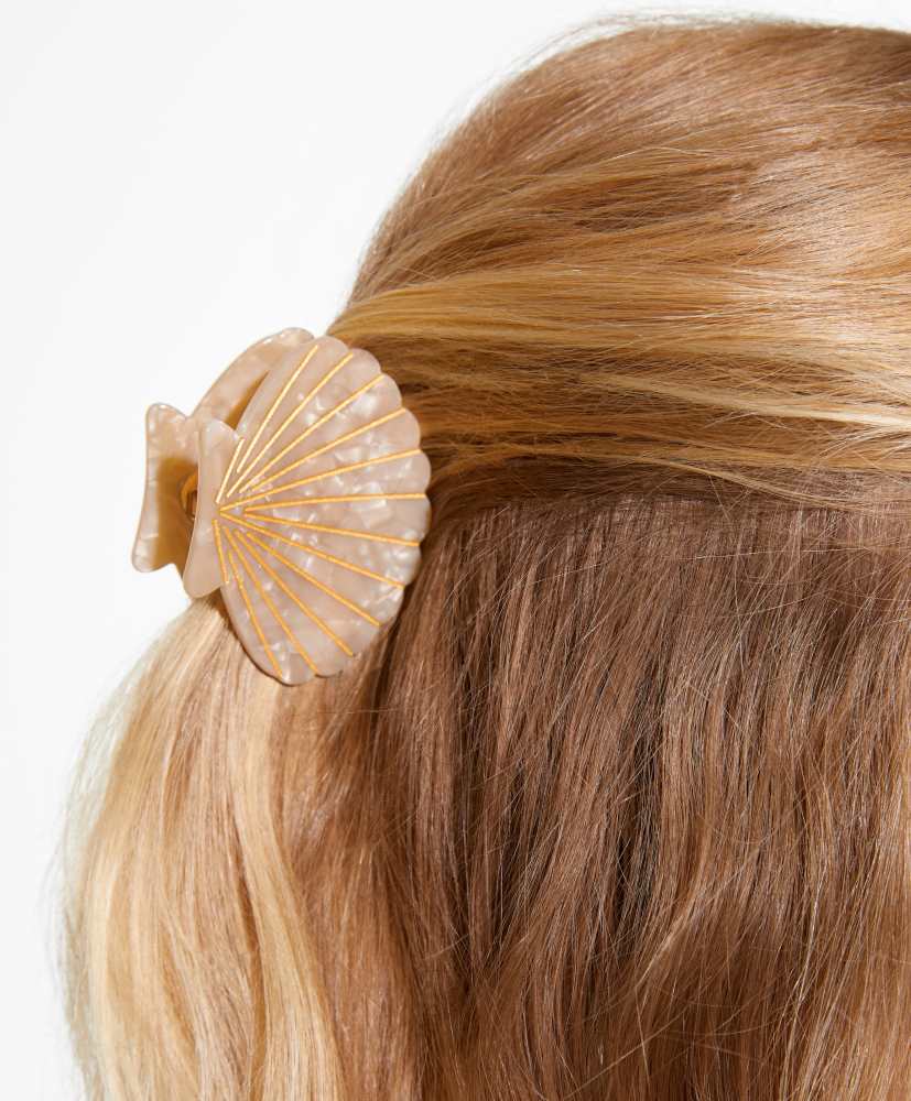 Presilha de cabelo em formato de concha