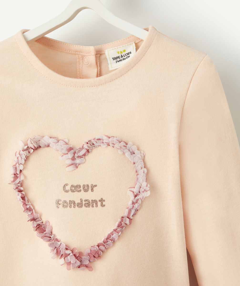 T-SHIRT BÉBÉ FILLE EN COTON BIO ROSE PÂLE AVEC COEUR EN RELIEF