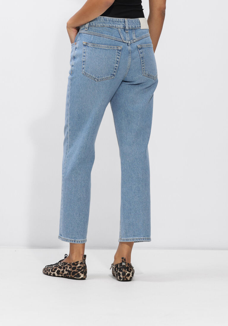 blauwe closed mom jeans milo 1