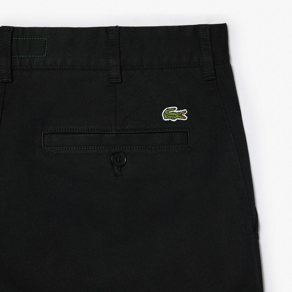 LACOSTE<br>Calça chino, corte slim, algodão elástico