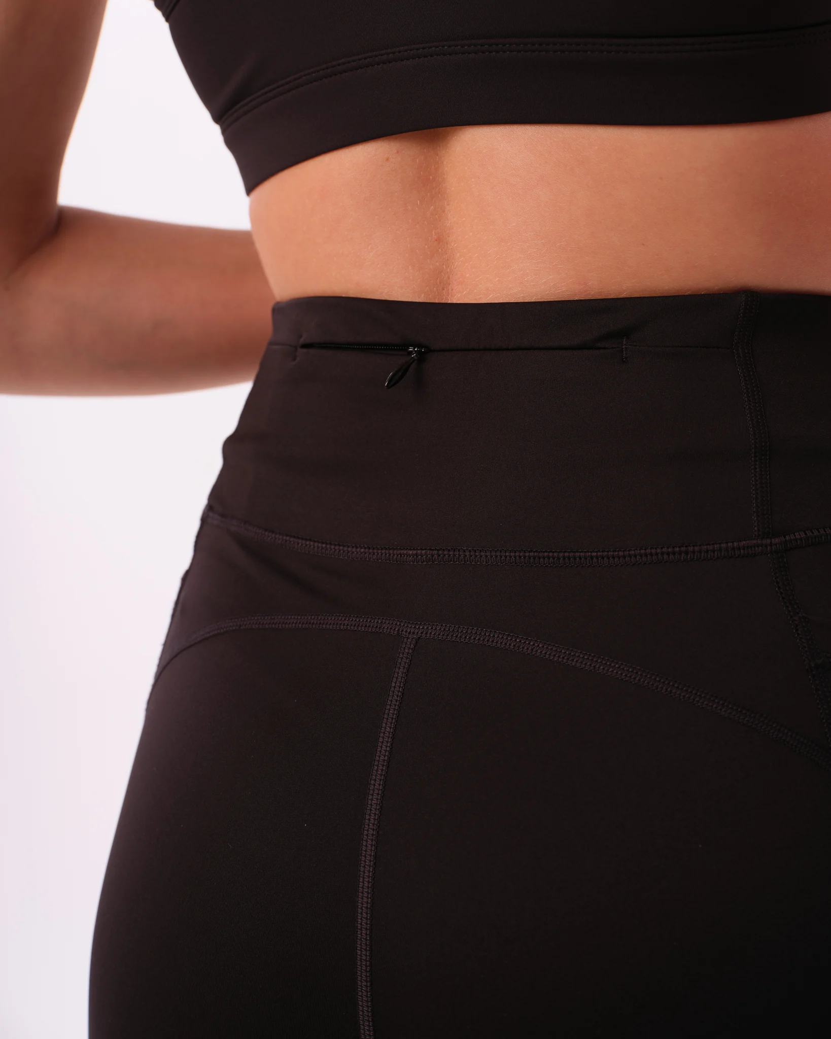 LEVITY Conquer Running Pocket Tights Black
