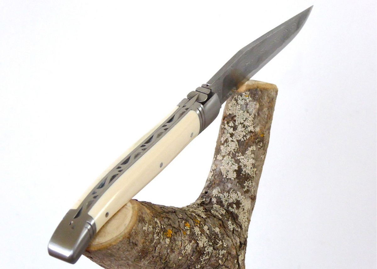 Couteau Laguiole avec un manche en Ivoire de Mammouth