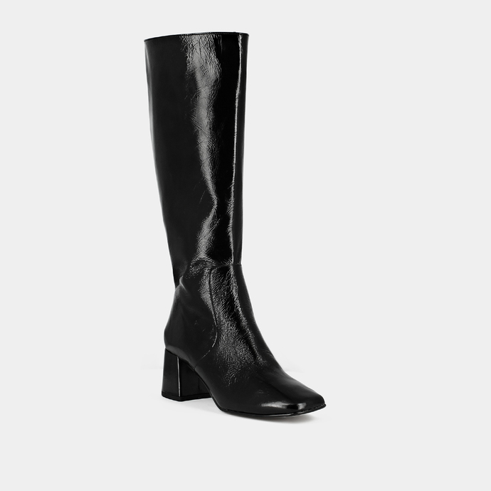 Bottines à petits talons et bouts carrés...  en cuir brillant noir