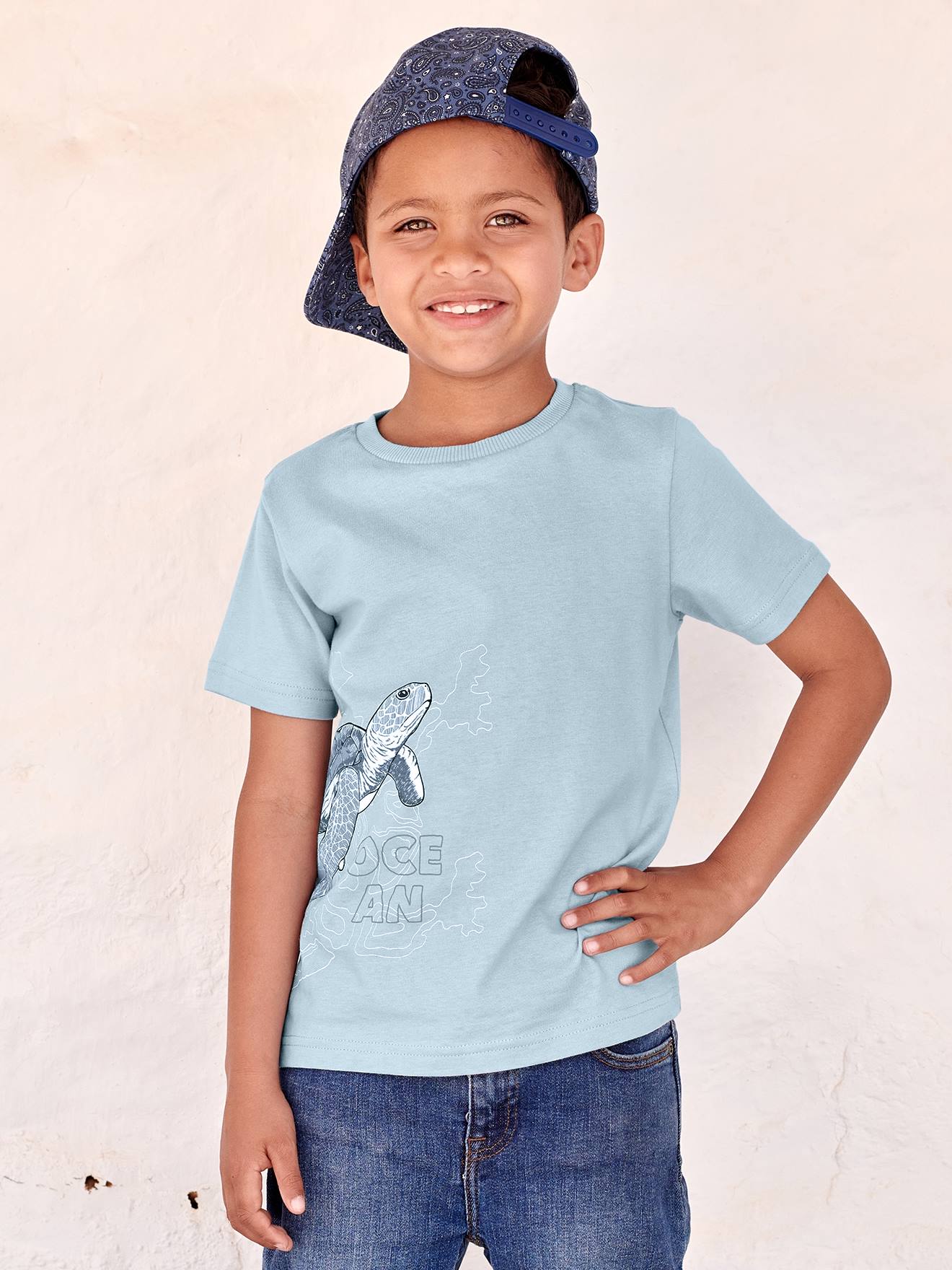 Camiseta infantil masculina em algodão orgânico com estampa de animais, verde salgueiro.