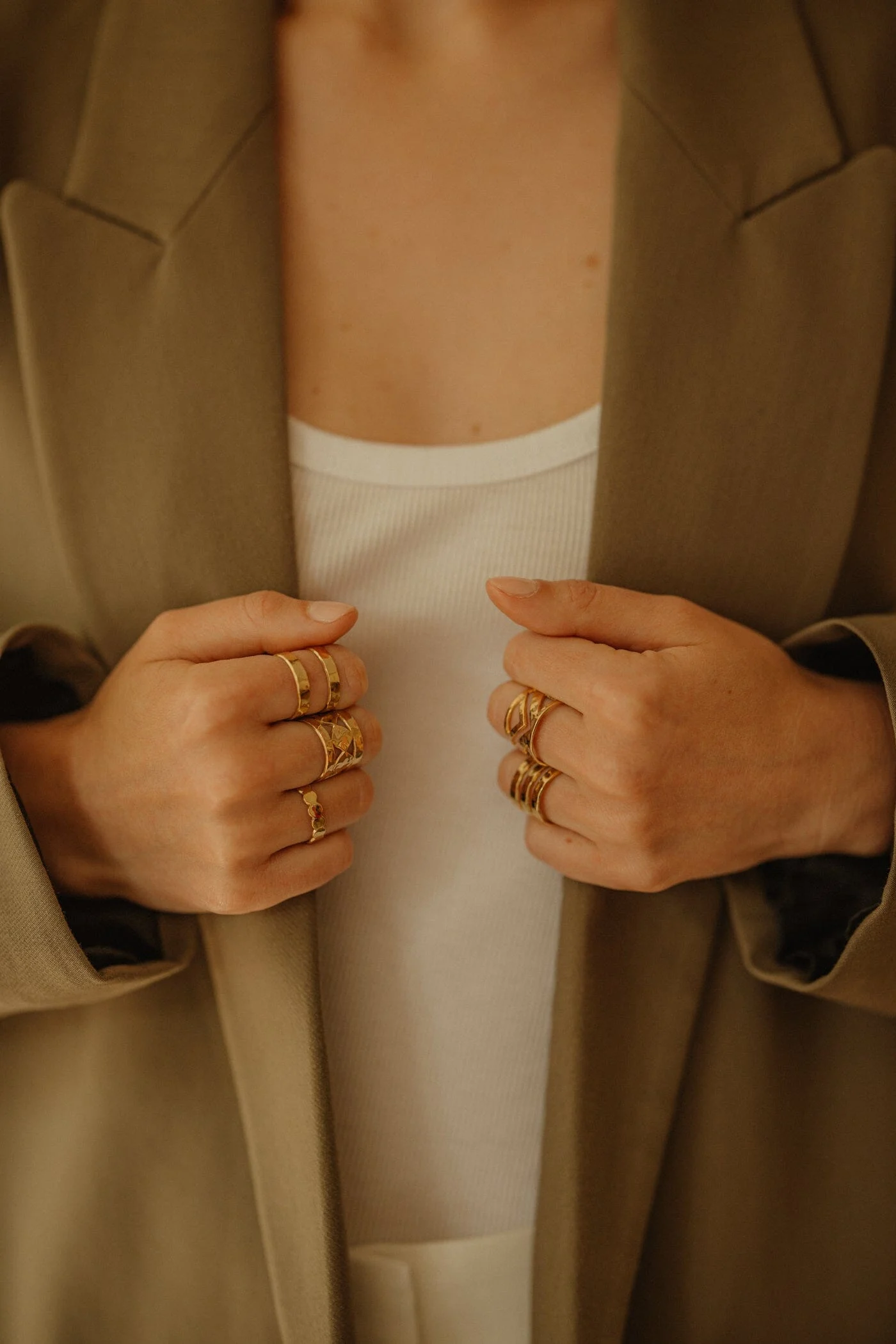 LOU - Bague martelée plaqué or | Doré