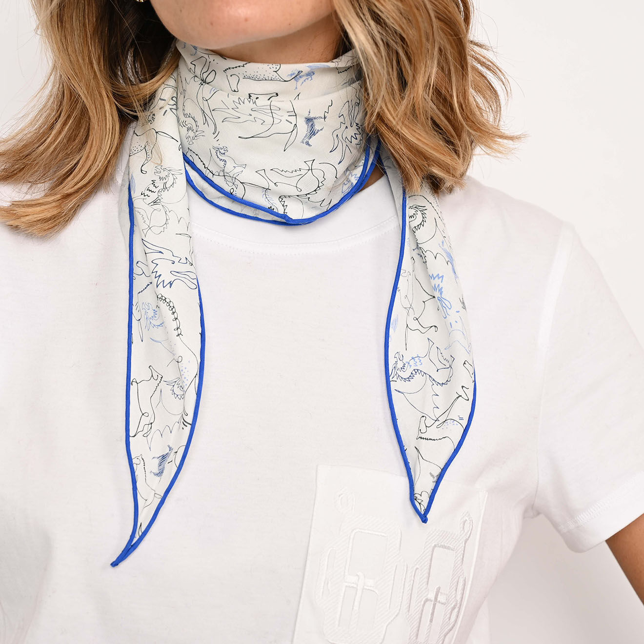 Hermès Foulard Triangle en Soie blanc - Très bon état - 105x40 cm