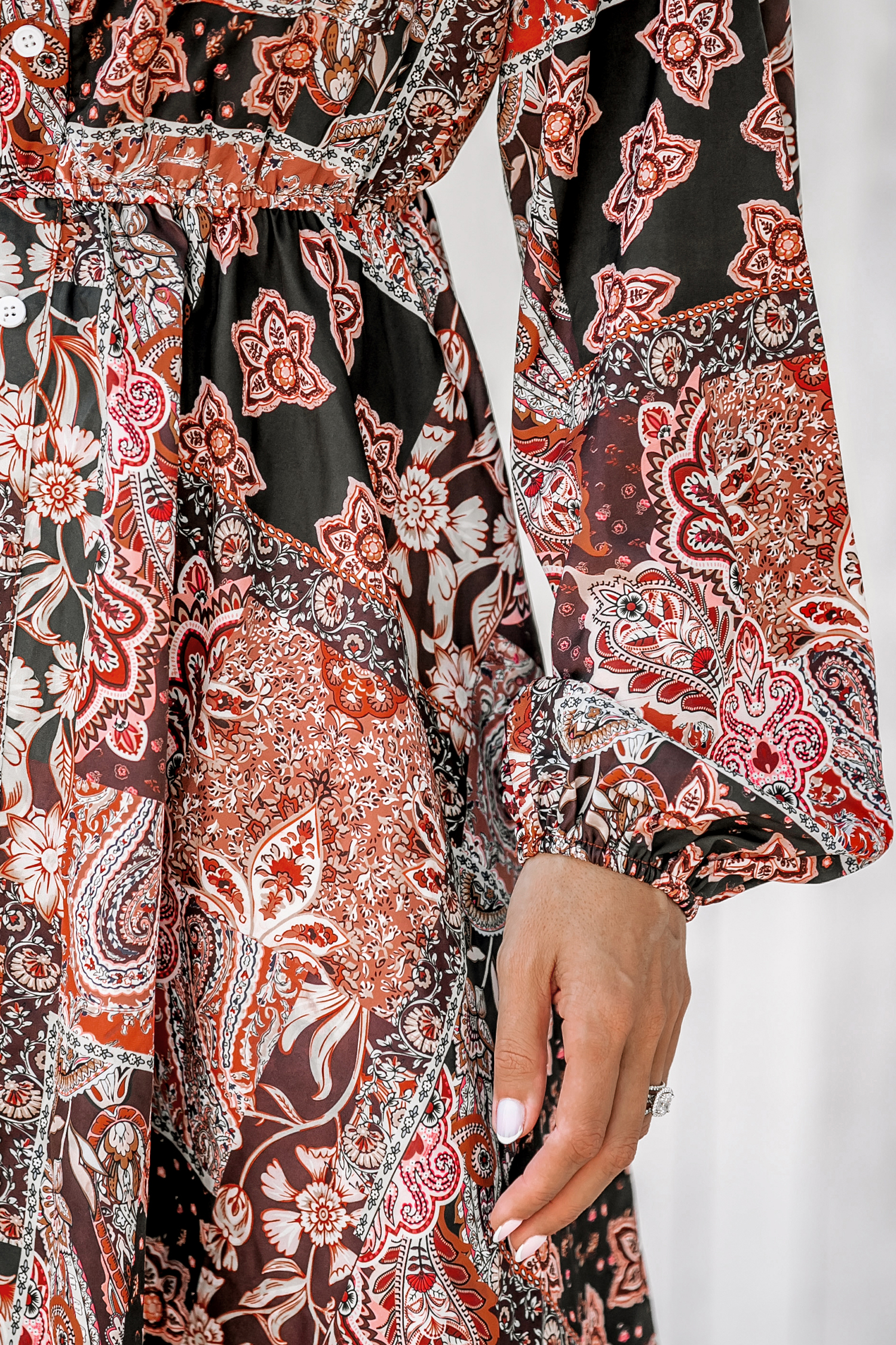 Robe mini à boutons sur le devant à imprimé paisley